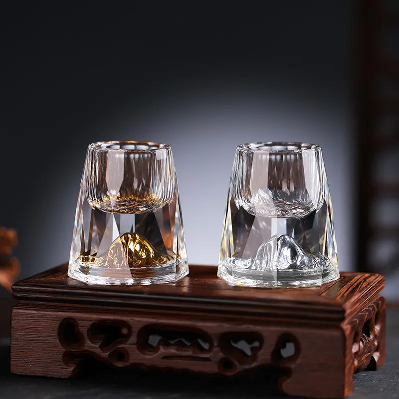 Elegant Crystal Whisky Glasses with Gold Accents