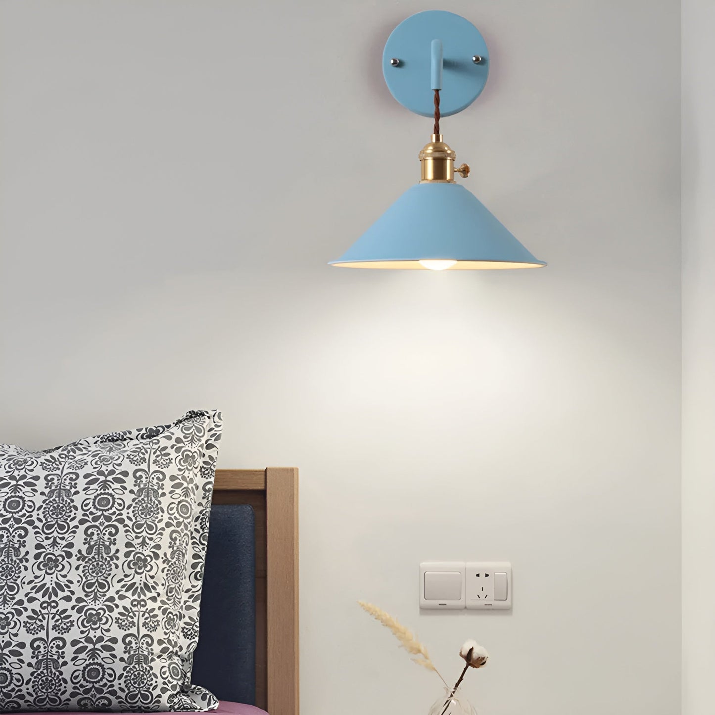 Classic Metal Cone Wall Light