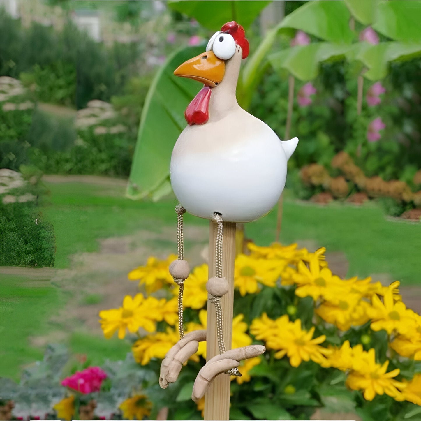 Rugged Outdoor Garden Chicken Figure Decoration
