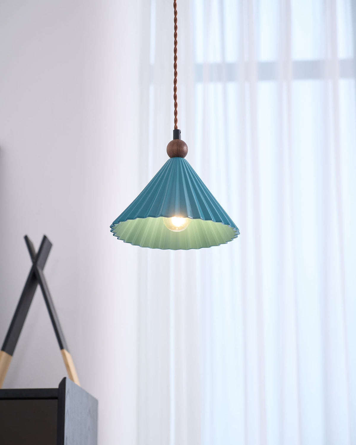 Stylish Blue Glass Pendant Dining Lamp