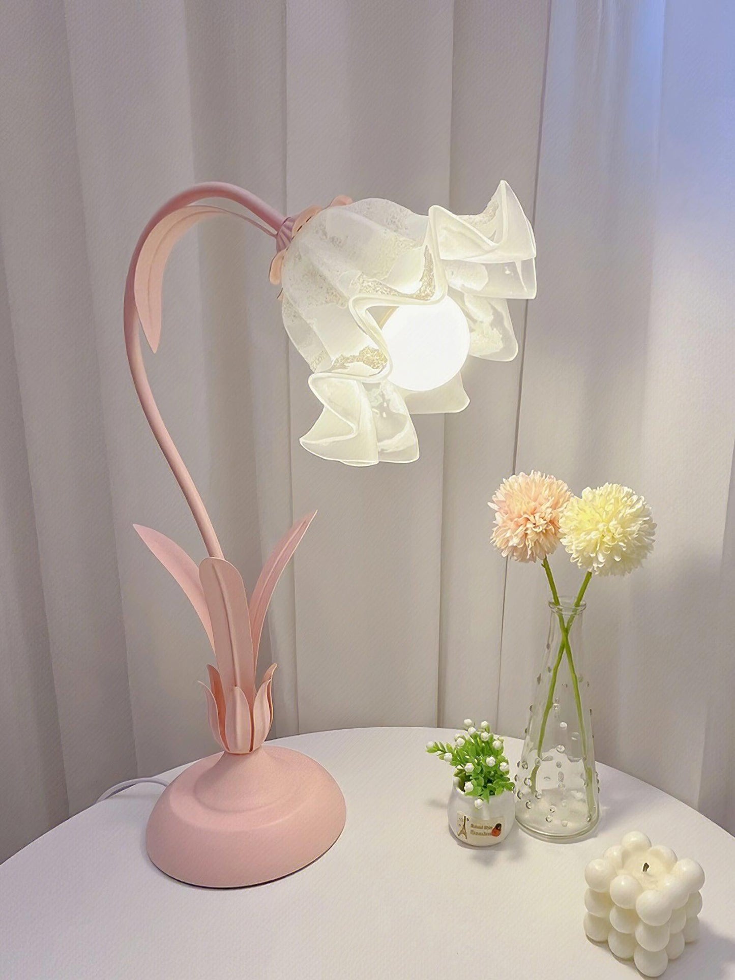 Elegant Floral Desk Light