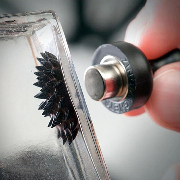 Cool Liquid Motion Magnet Toy