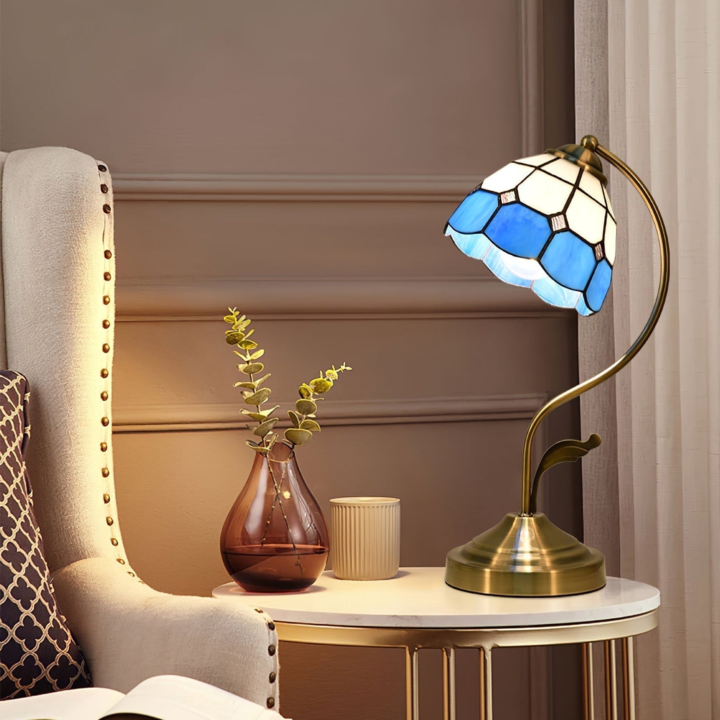 Elegant Glass Flower Table Lamp in Gold Finish
