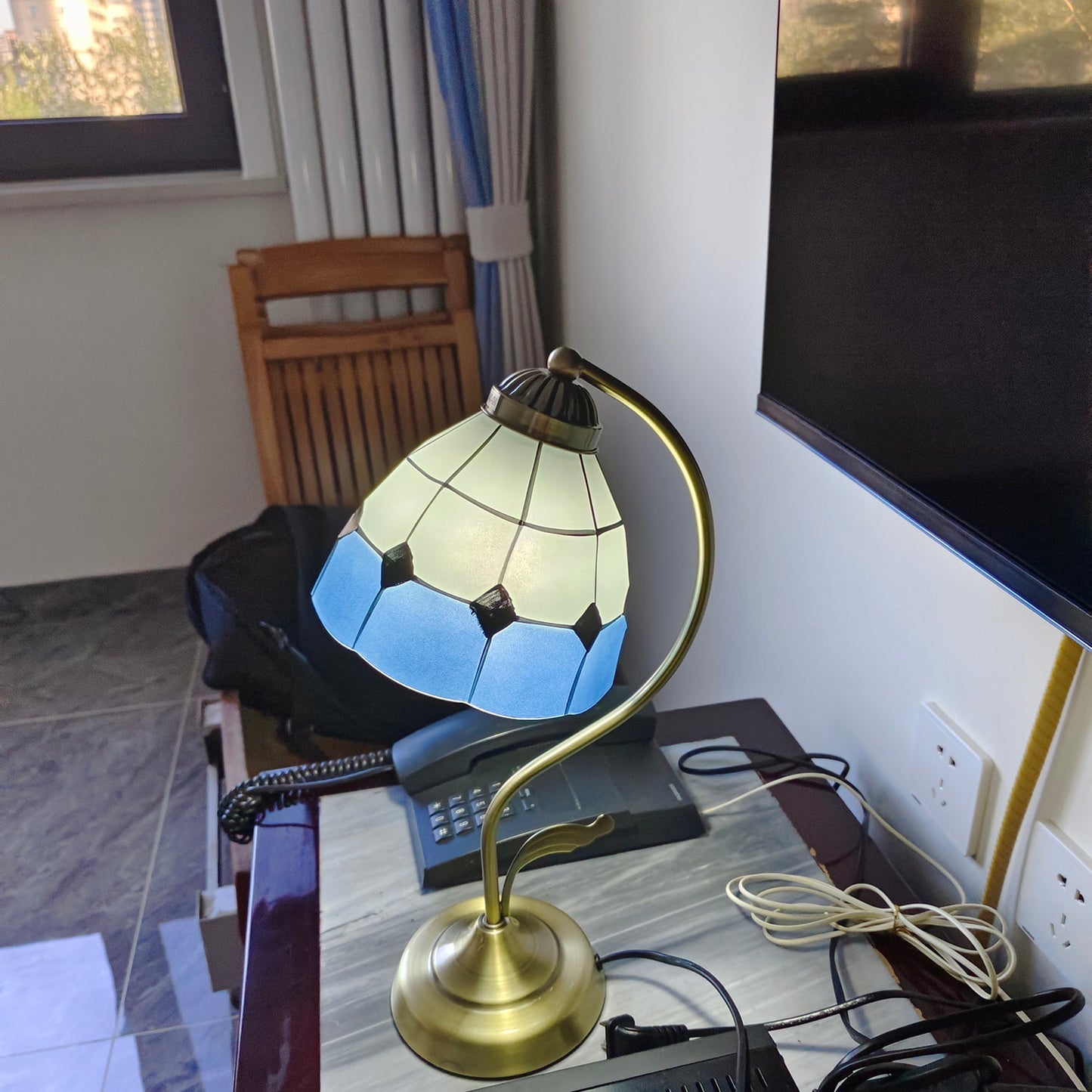 Elegant Glass Flower Table Lamp in Gold Finish