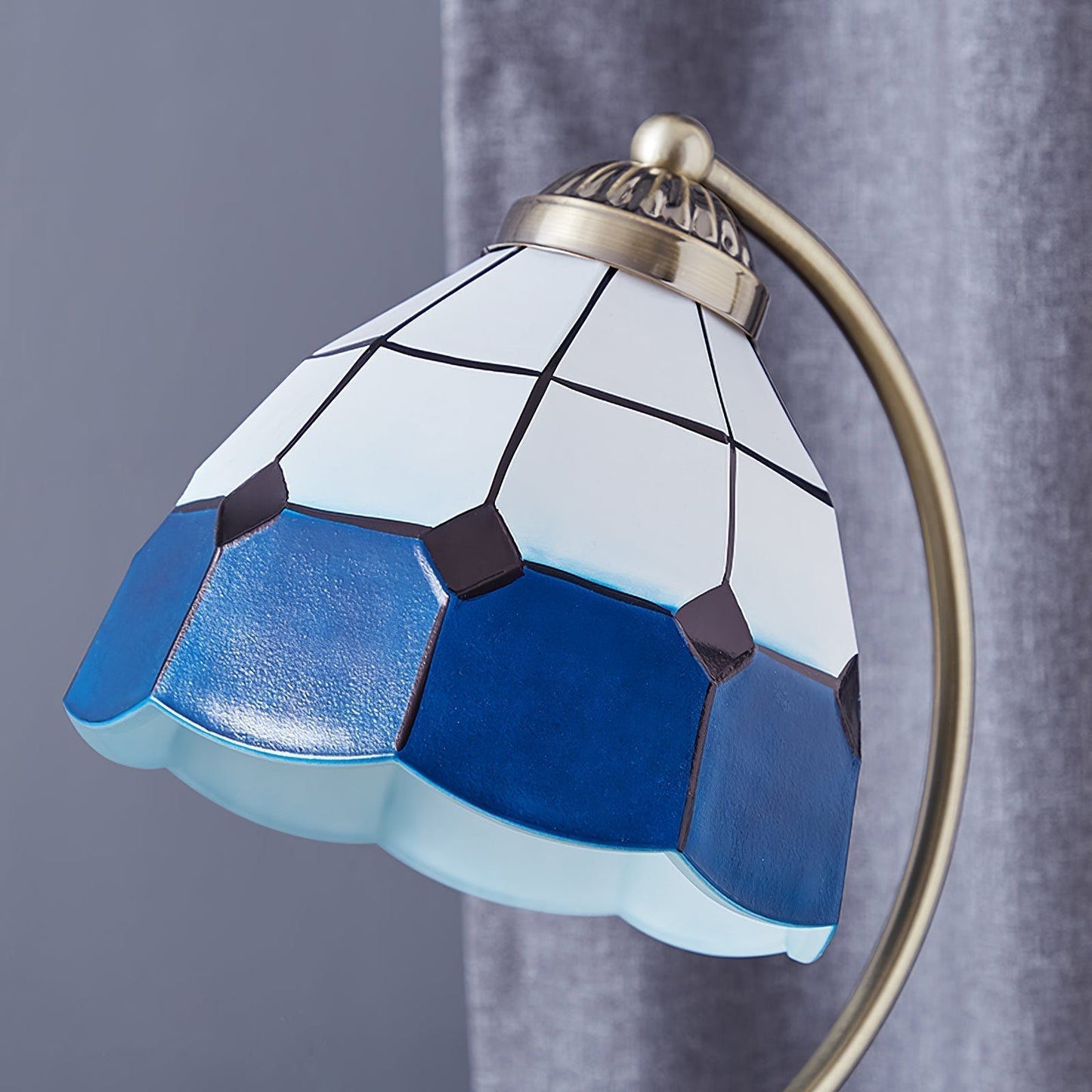 Elegant Glass Flower Table Lamp in Gold Finish