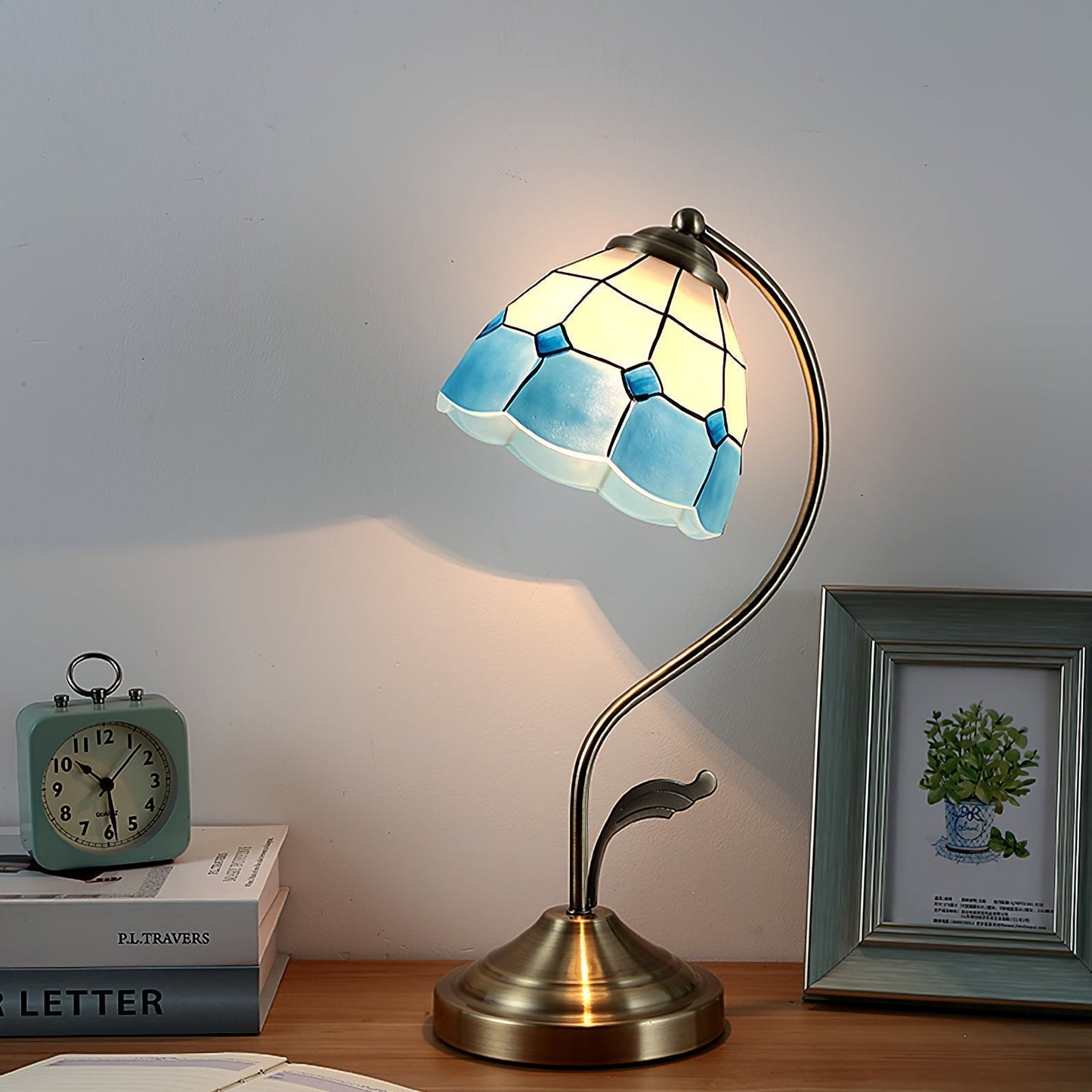 Elegant Glass Flower Table Lamp in Gold Finish