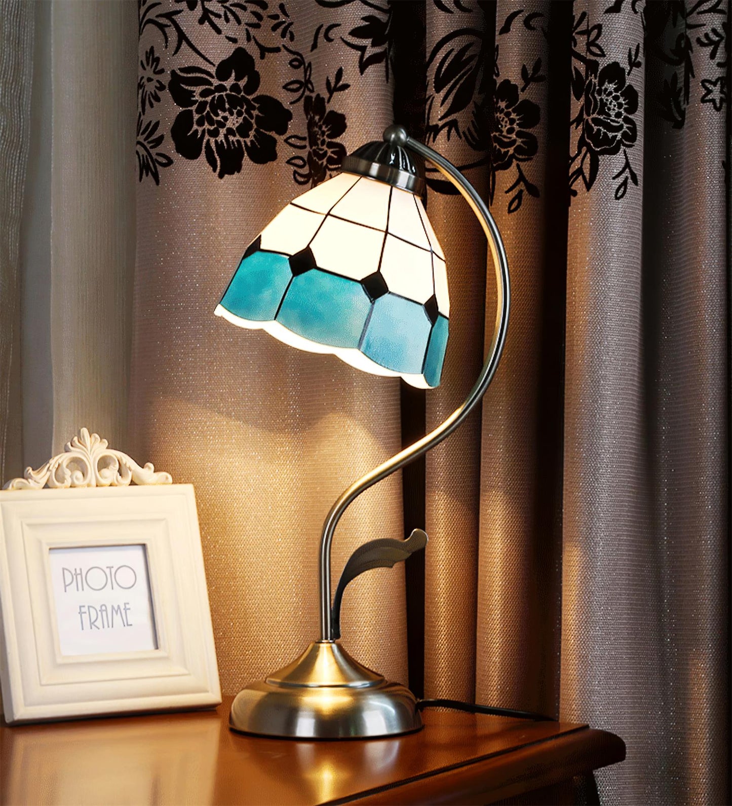 Elegant Glass Flower Table Lamp in Gold Finish