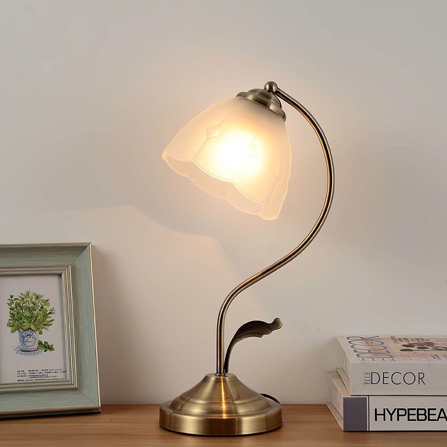 Elegant Glass Flower Table Lamp in Gold Finish