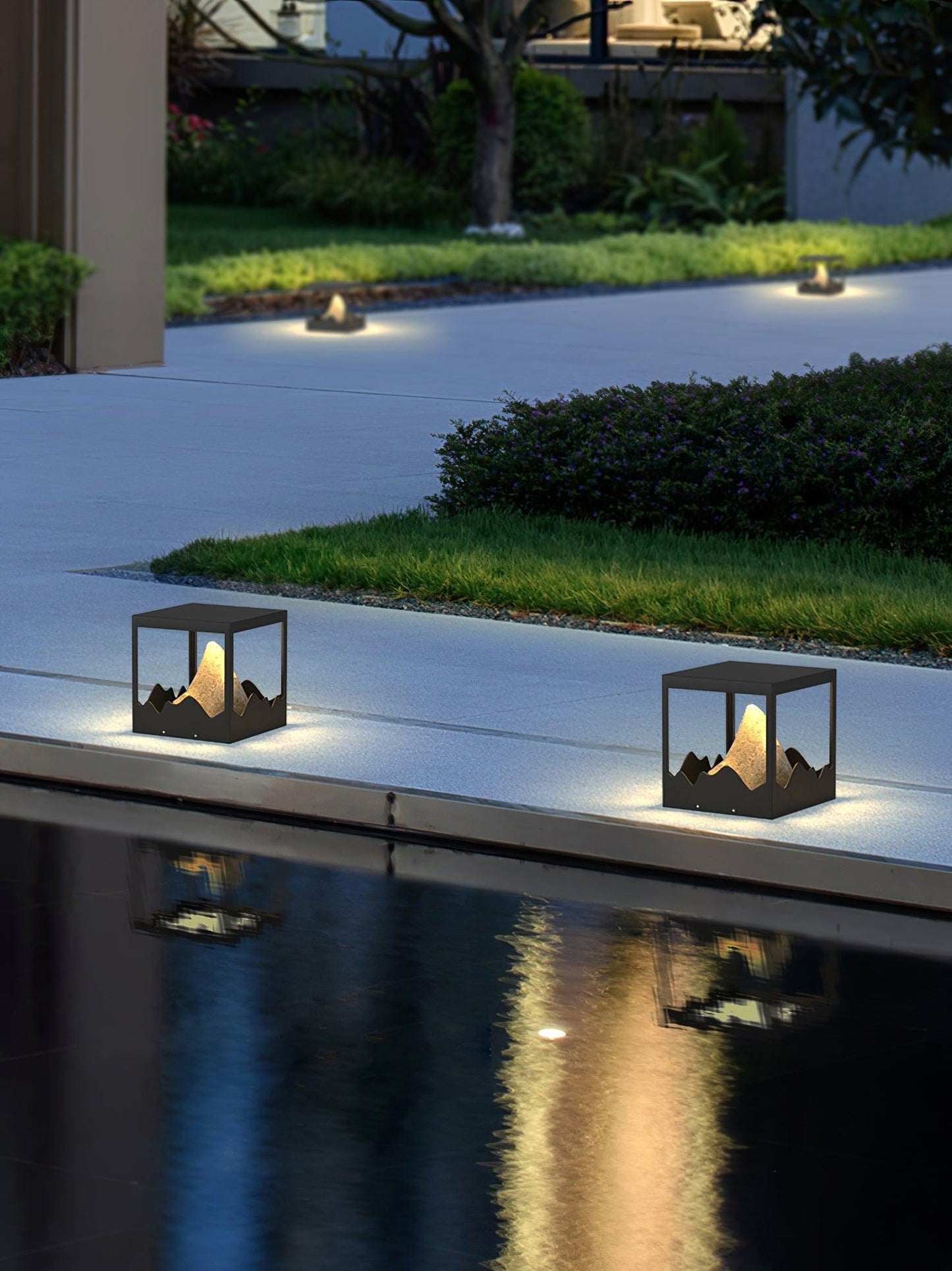 Bright Yard Solar Powered Lamp