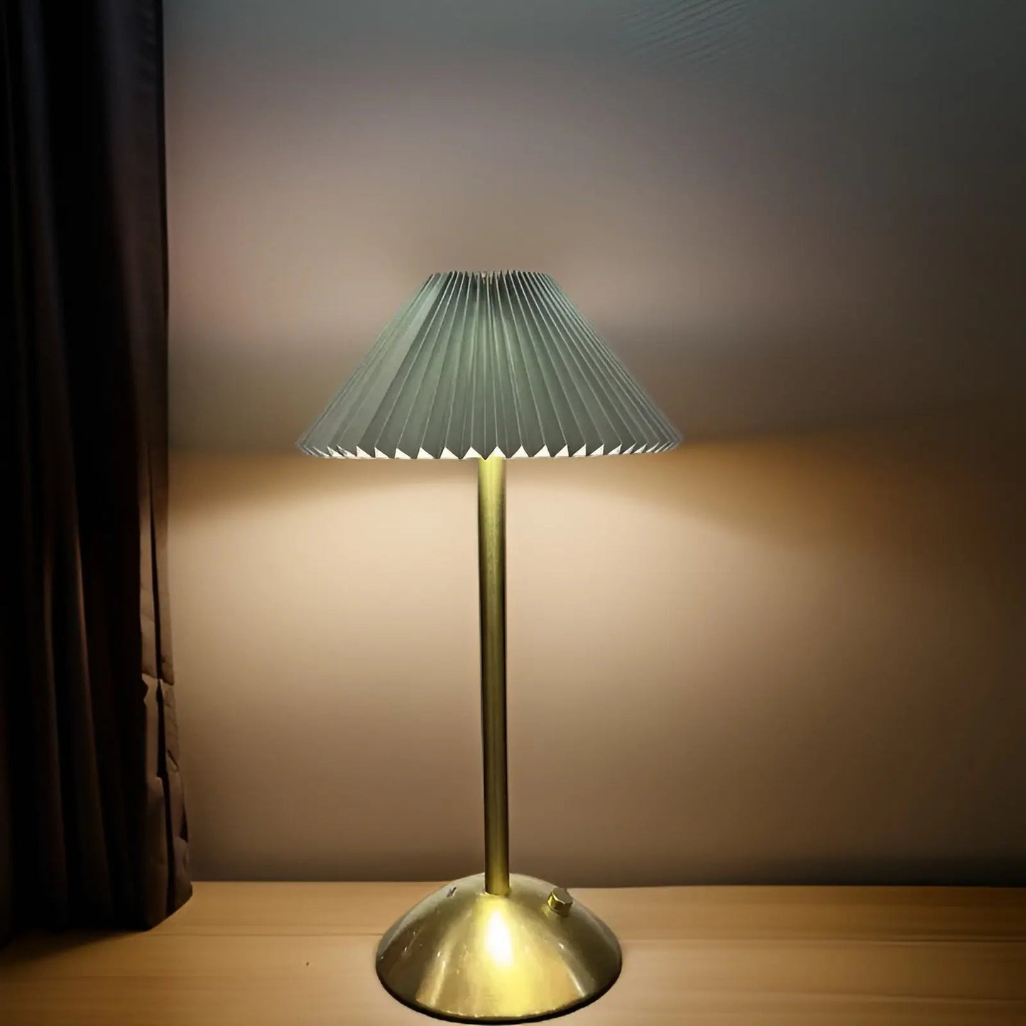 Slim Wireless Modern Table Lamp