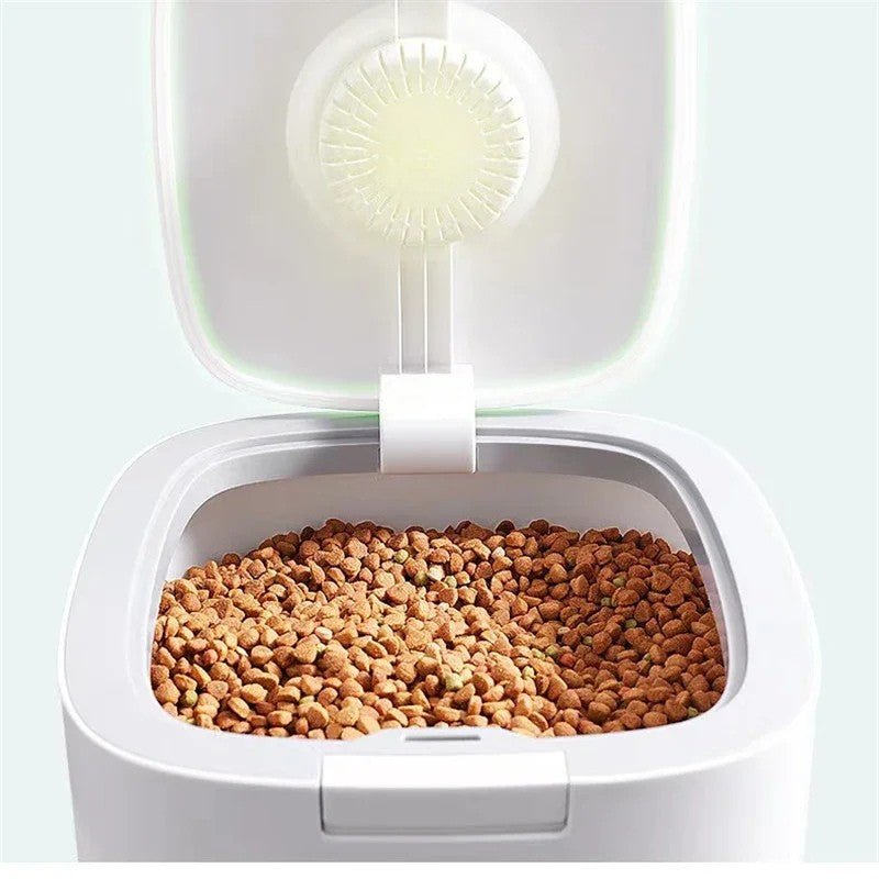Airtight Pet Food Bin with Scoop