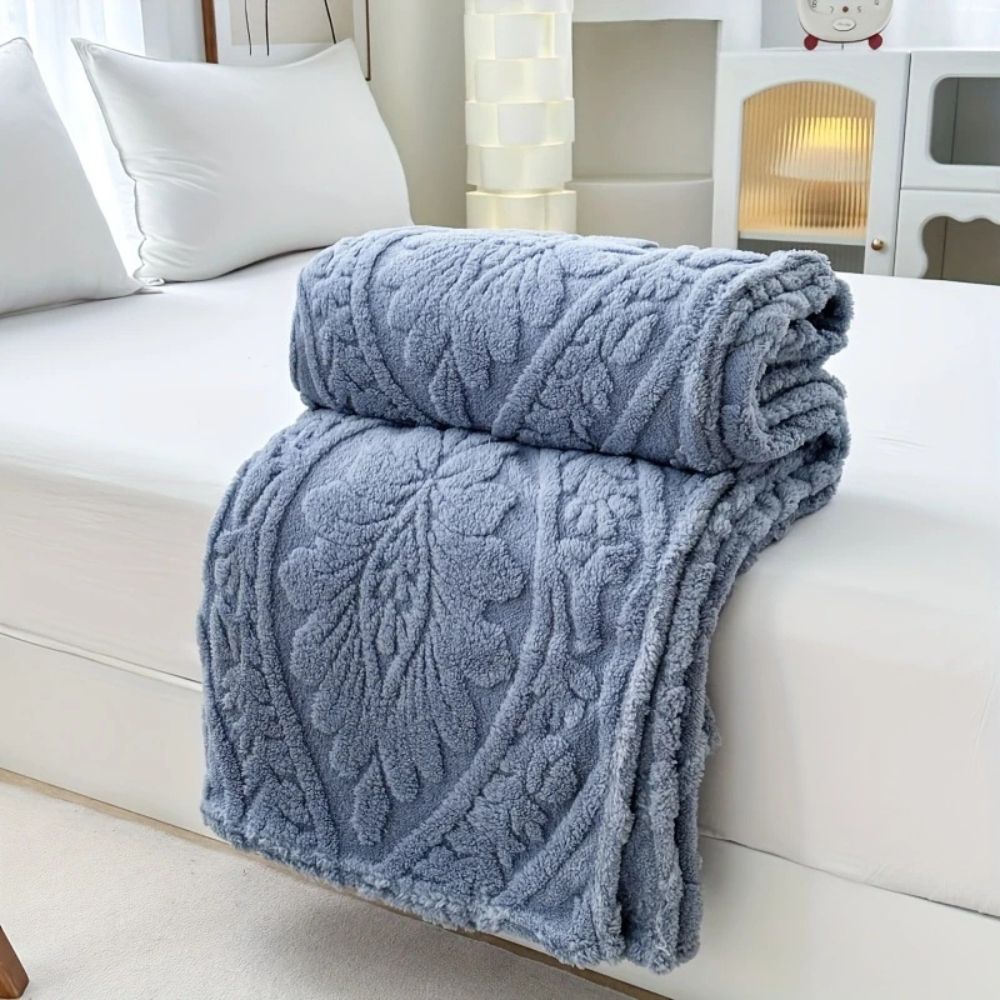 Plush Fleece Blanket - Warm Microfiber Throw for Home