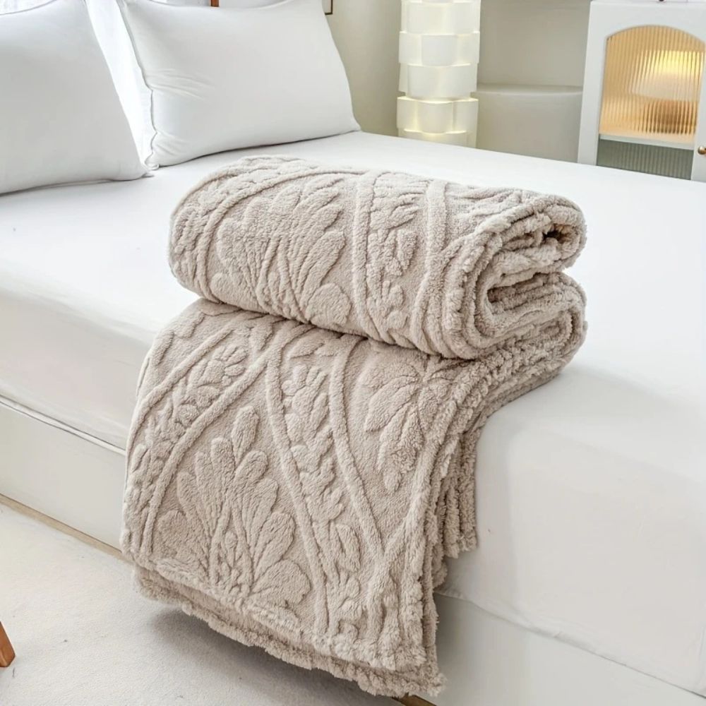 Plush Fleece Blanket - Warm Microfiber Throw for Home