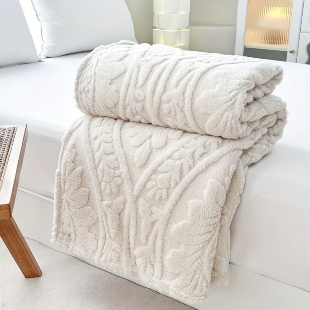 Plush Fleece Blanket - Warm Microfiber Throw for Home
