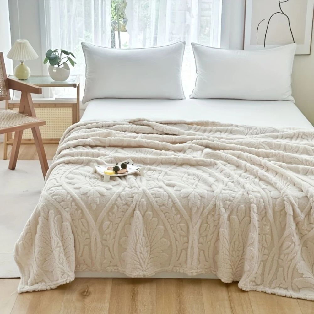 Plush Fleece Blanket - Warm Microfiber Throw for Home