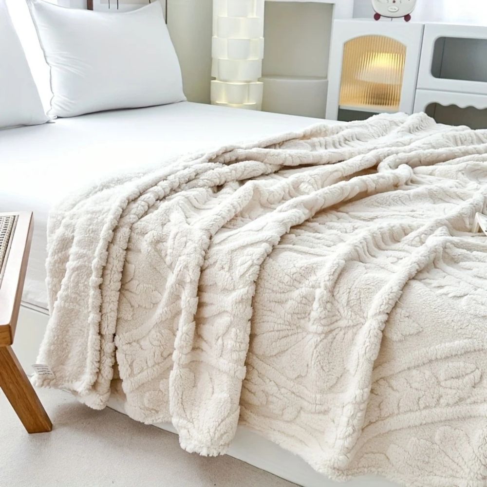 Plush Fleece Blanket - Warm Microfiber Throw for Home