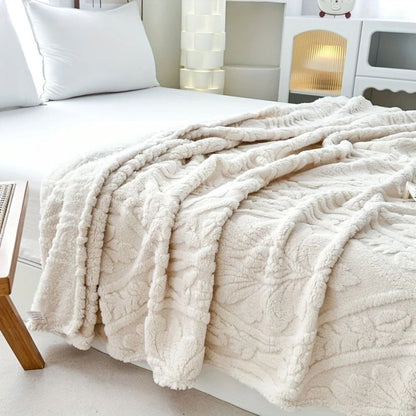 Plush Fleece Blanket - Warm Microfiber Throw for Home