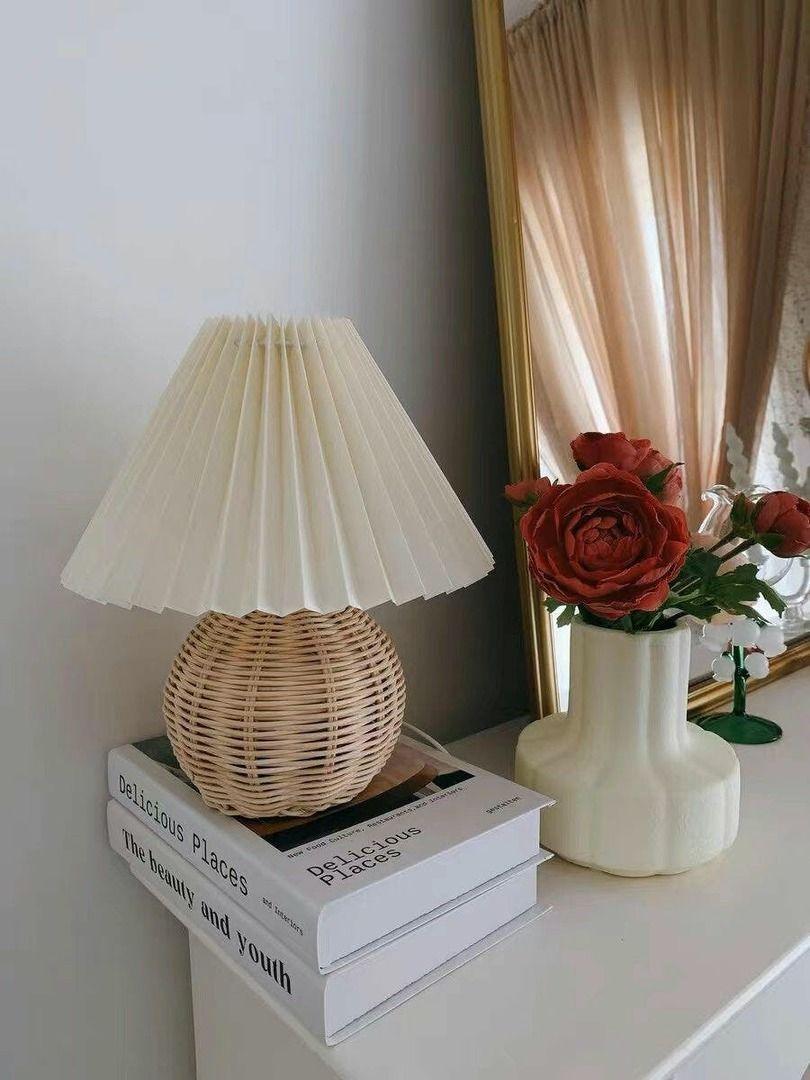 Natural Woven Shade Table Lamp