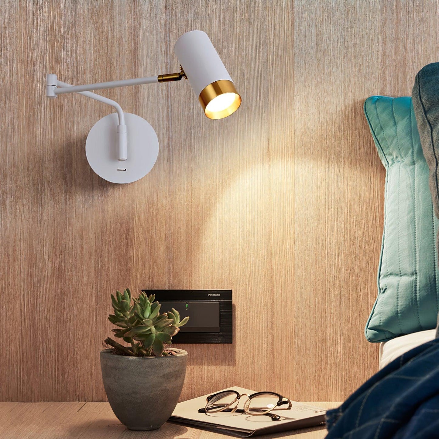 Adjustable Arm Wall Light | Noxord