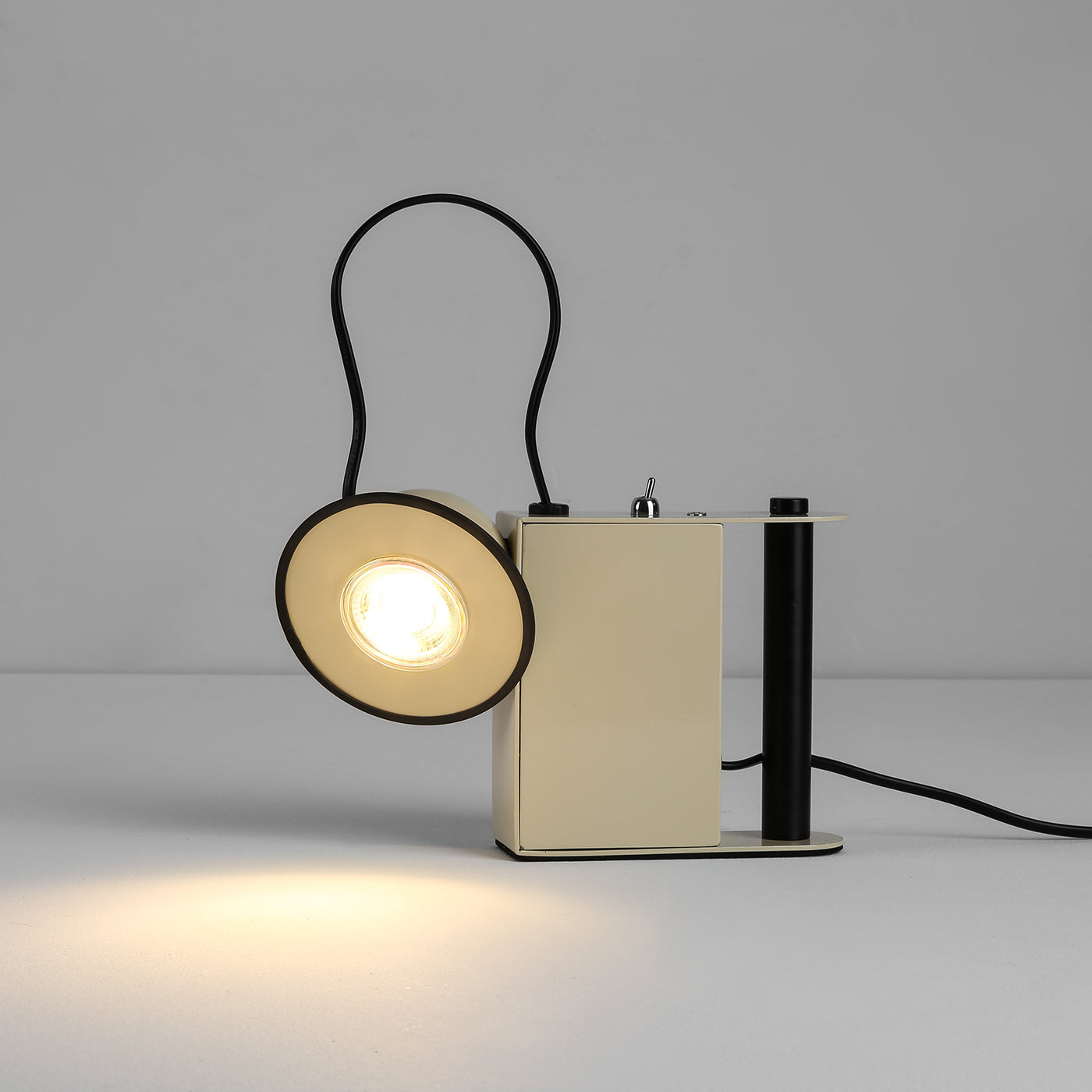 Bright Photography Table Lamp 7.7'