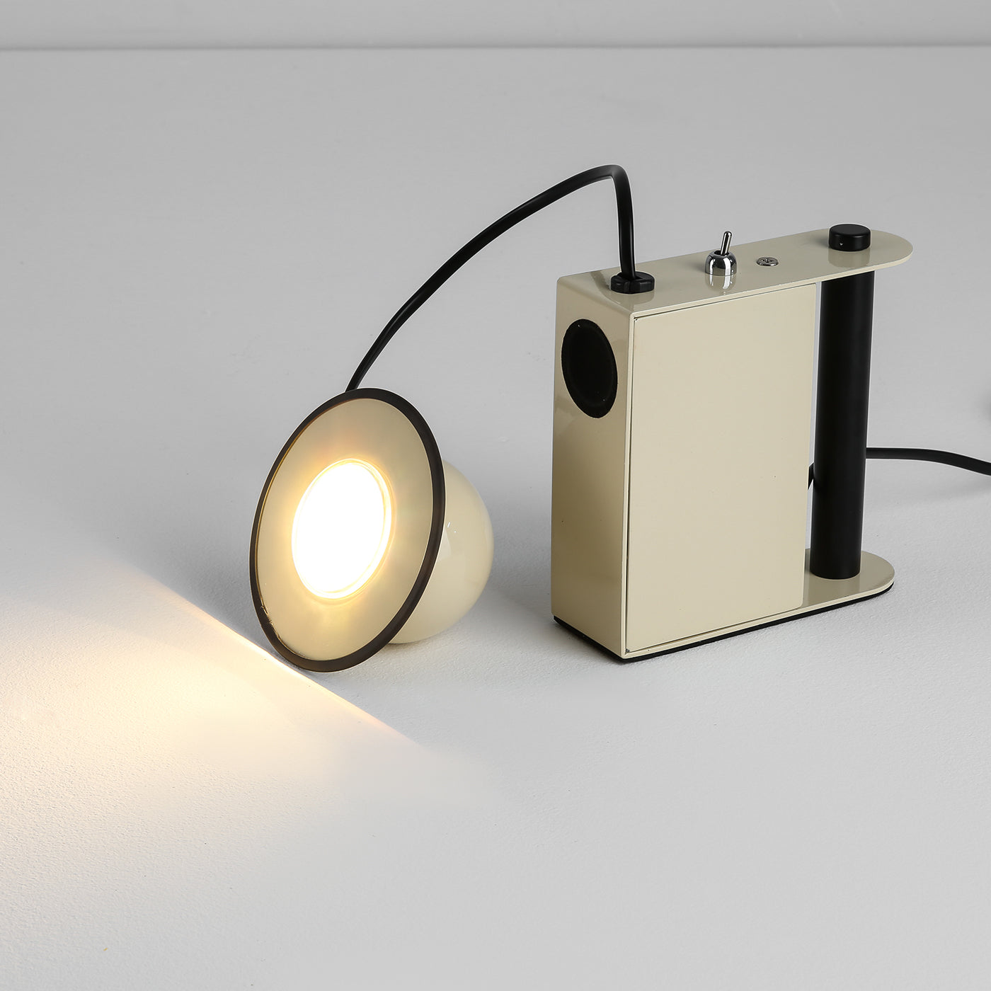 Bright Photography Table Lamp 7.7'