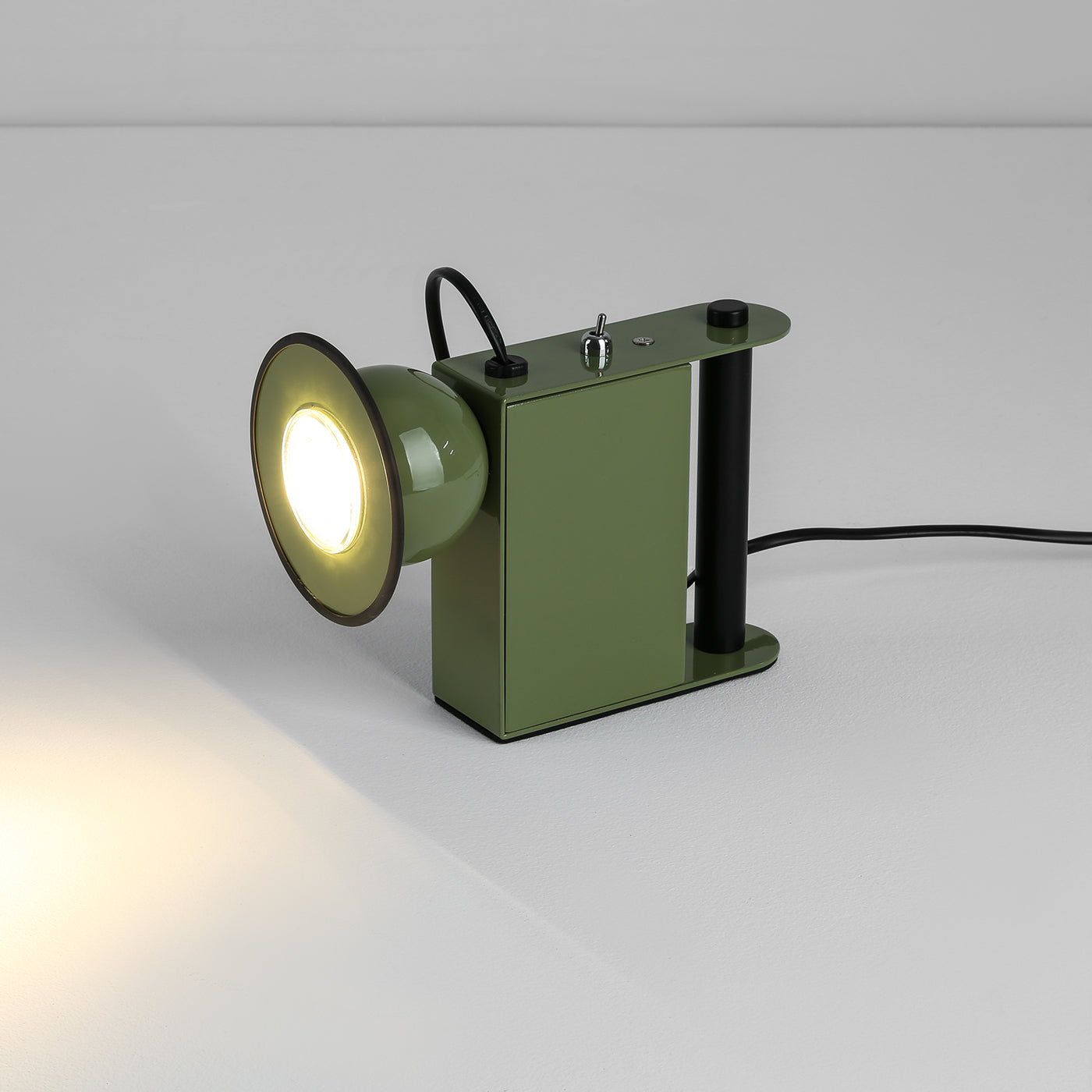 Bright Photography Table Lamp 7.7'