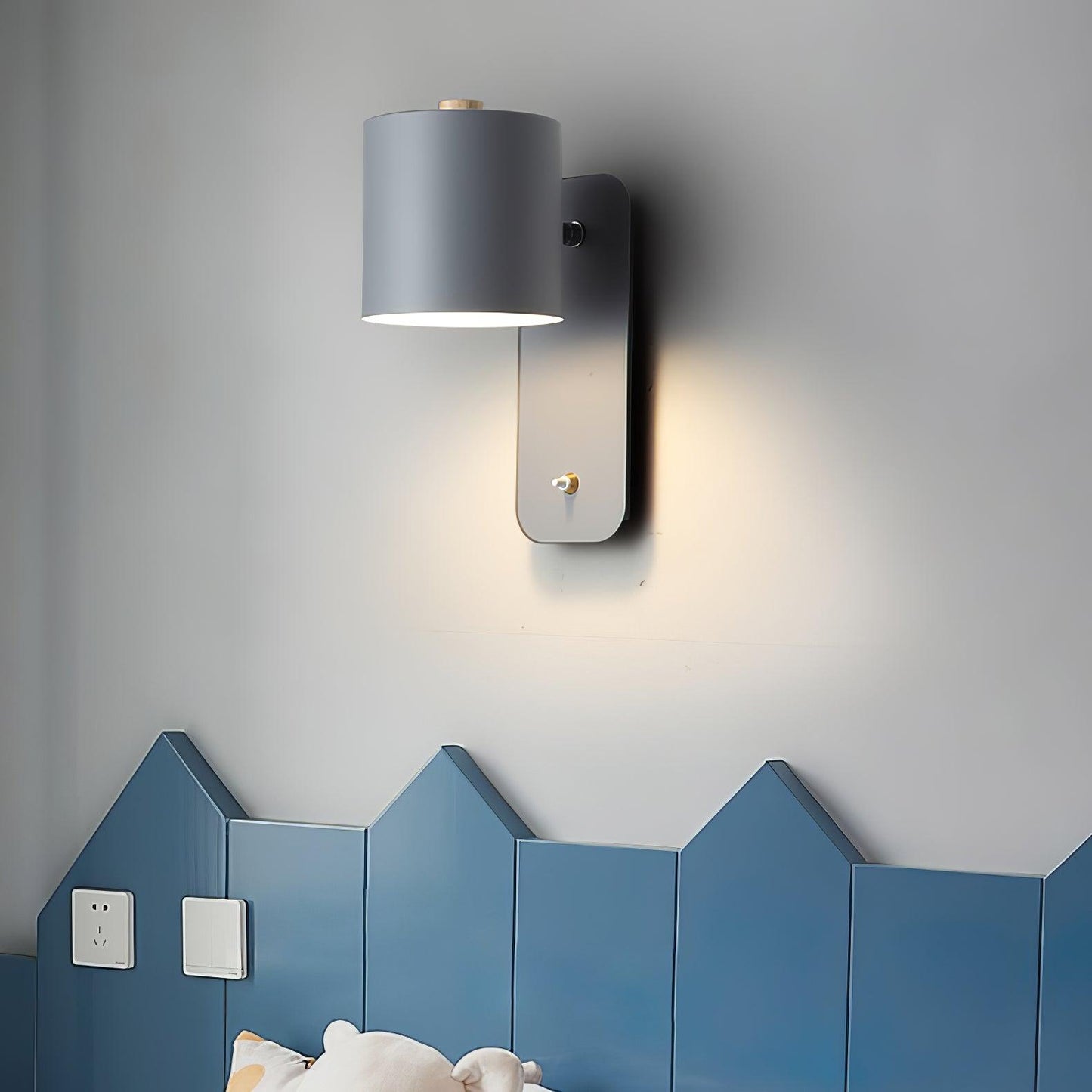 Adjustable Round Wall Mount Lamp