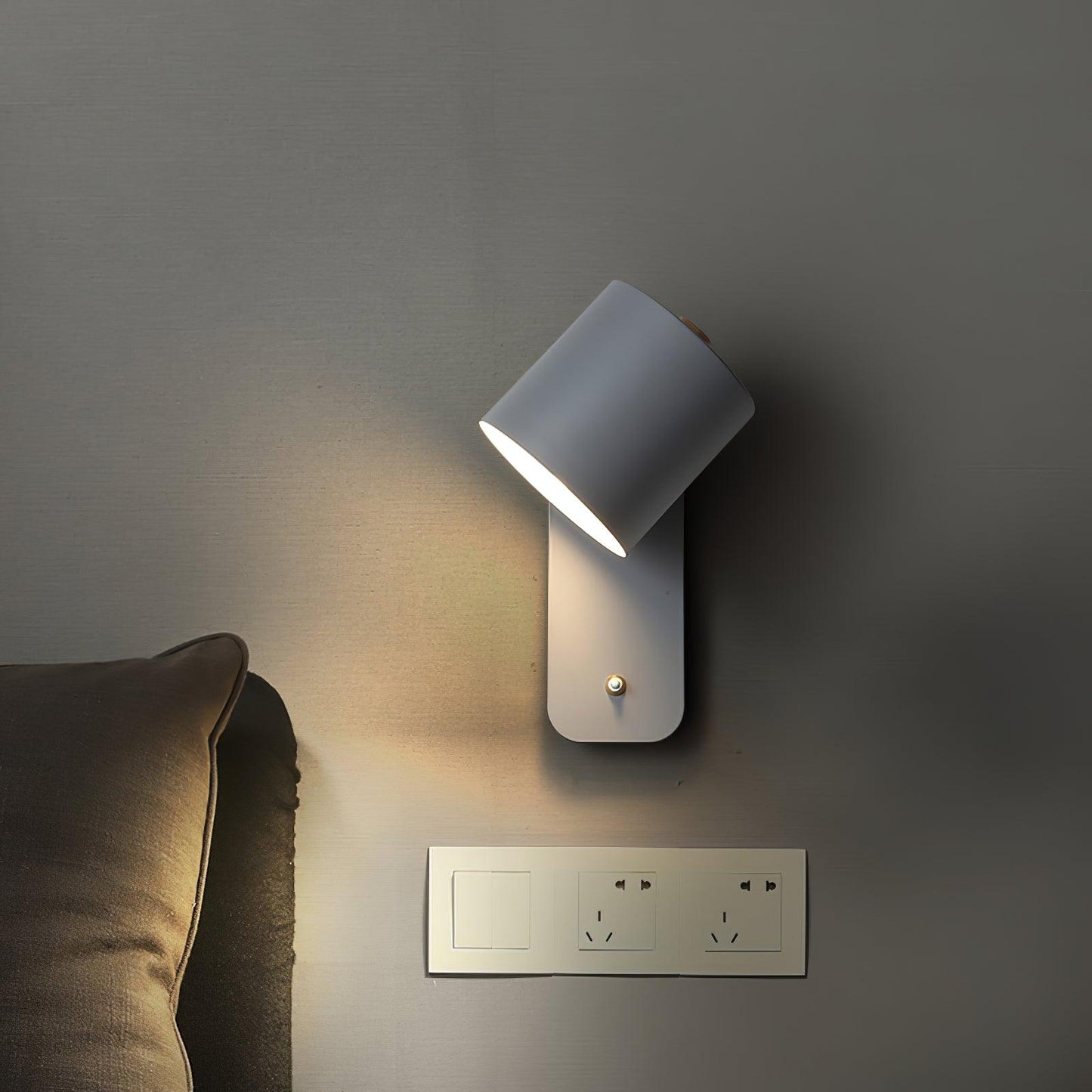 Adjustable Round Wall Mount Lamp
