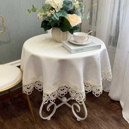 Elegant Floral Pattern Table Cover