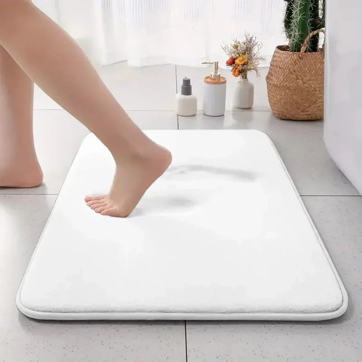 Plush Soft Anti-Slip Bathroom Mat with Extra Absorbency