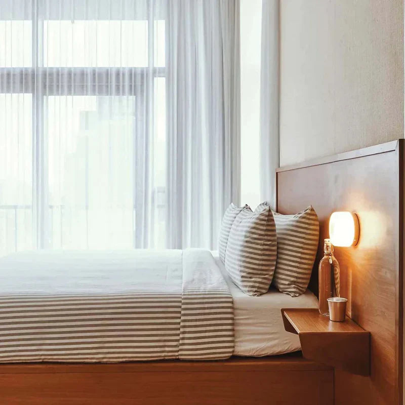 Stylish Wall Light with Warm Glow and Contemporary Style