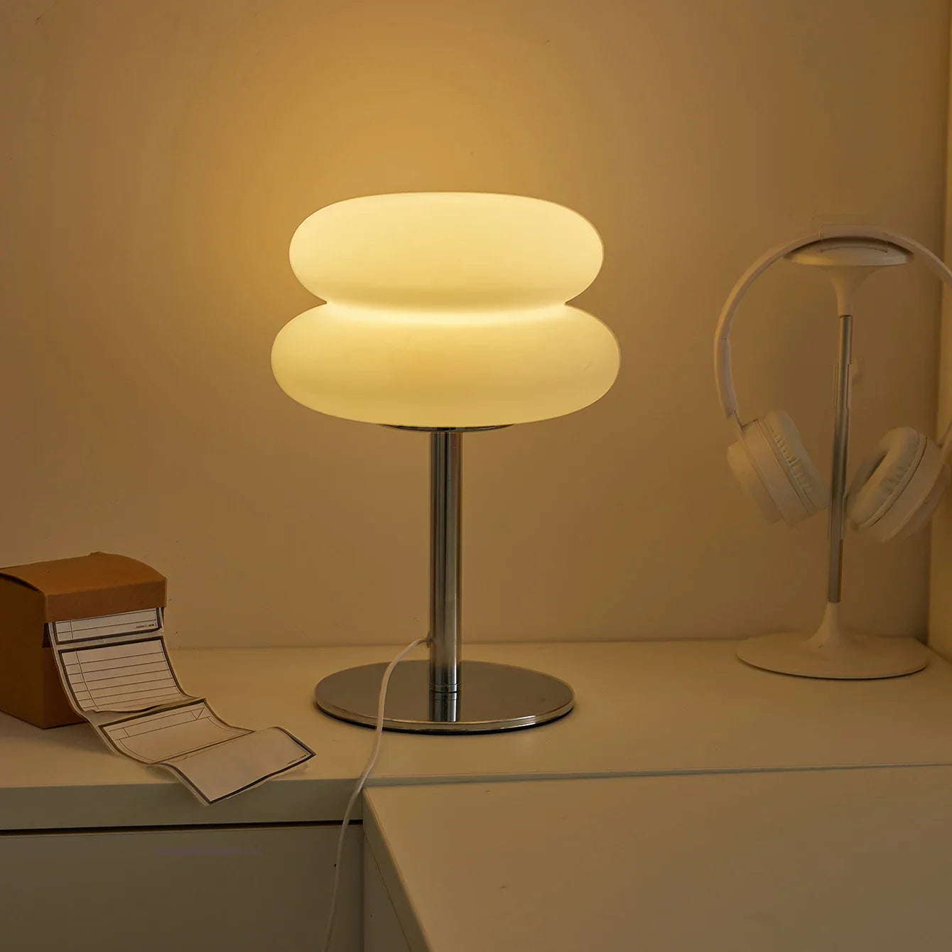 Simple Modern Dimmable Table Lamp