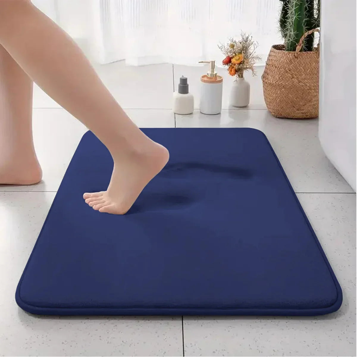 Plush Soft Anti-Slip Bathroom Mat with Extra Absorbency