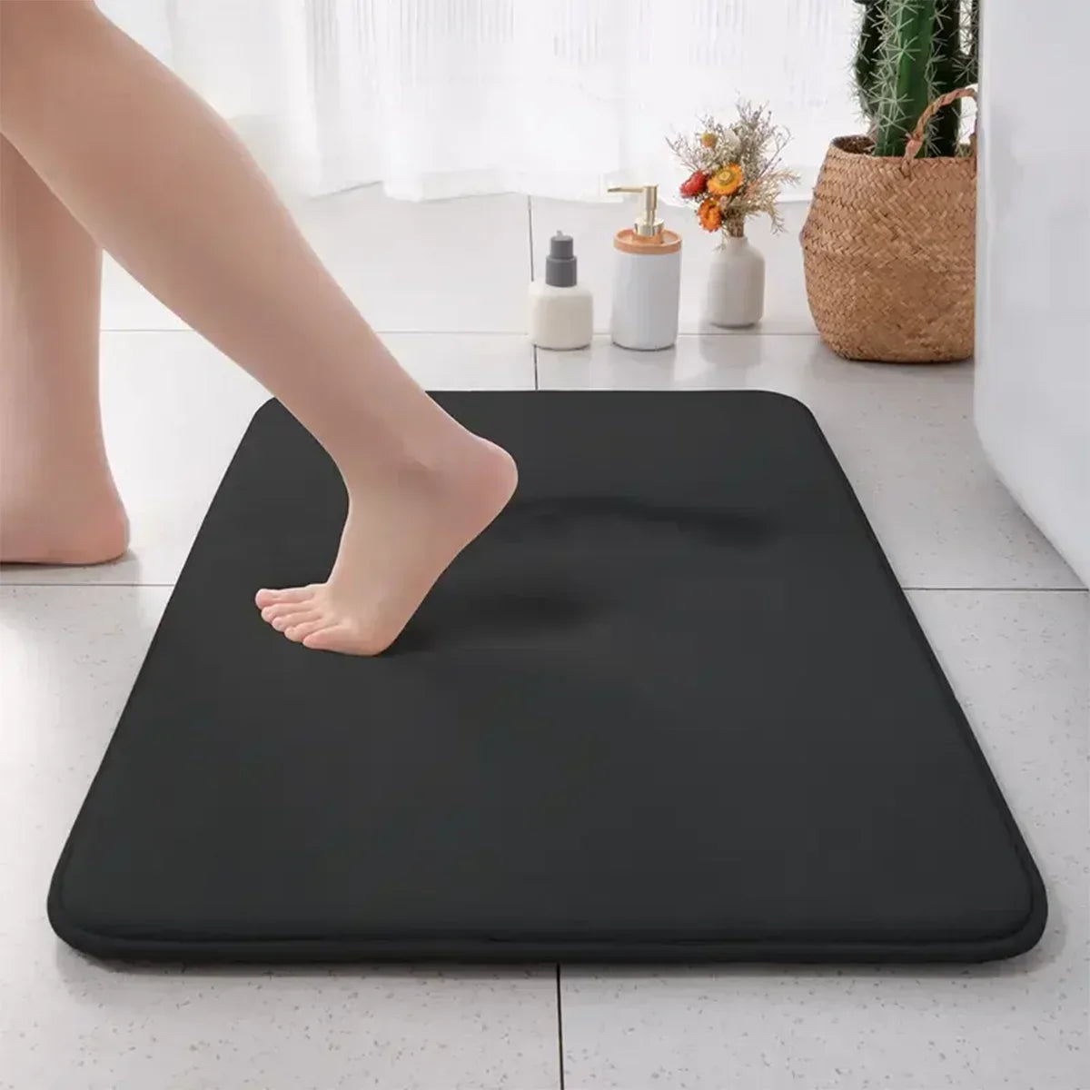 Plush Soft Anti-Slip Bathroom Mat with Extra Absorbency