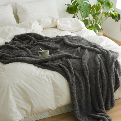 Plush Microfiber Throw Blanket – Soft Cozy Home Accent