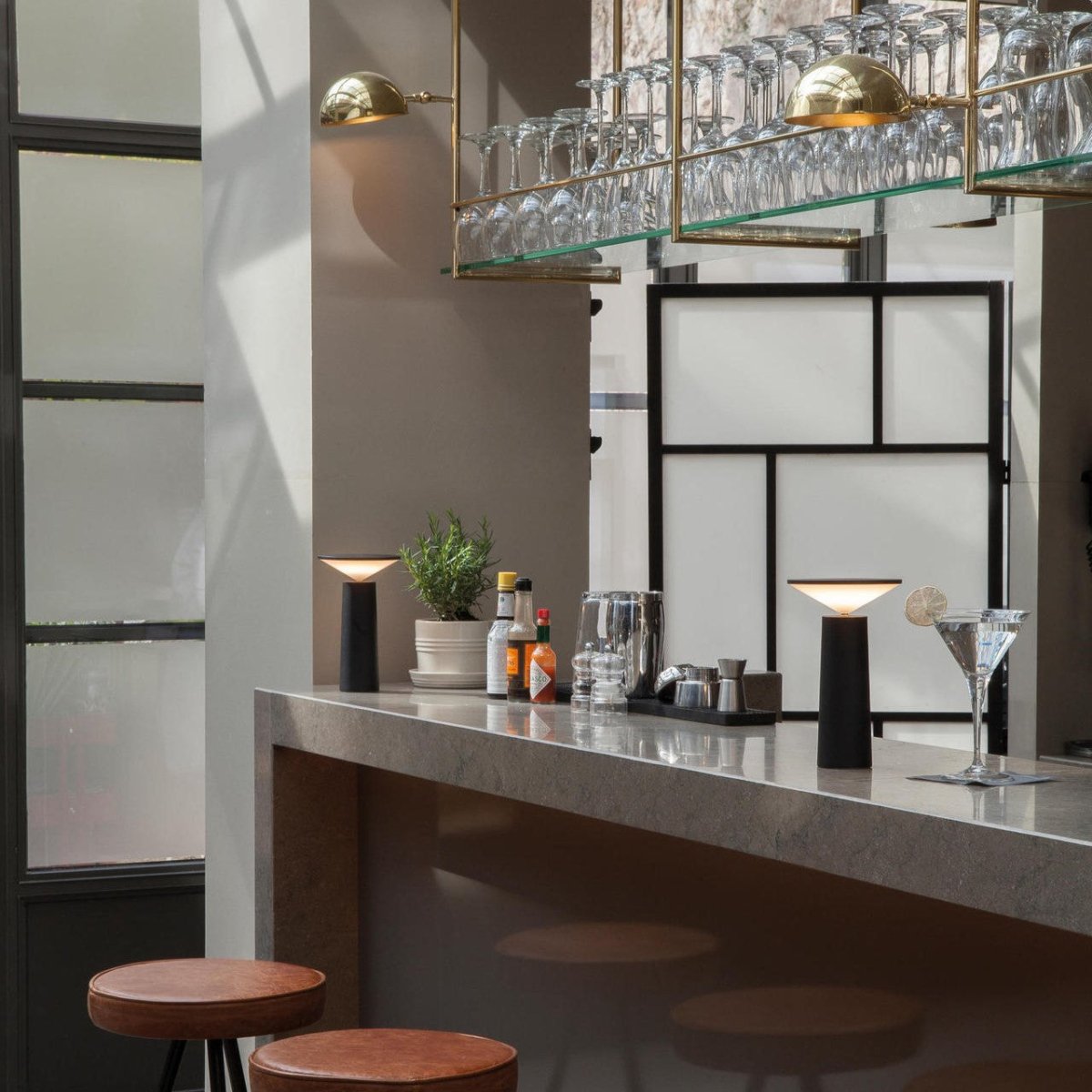 Stylish Dimmable Table Lamp Contemporary Design