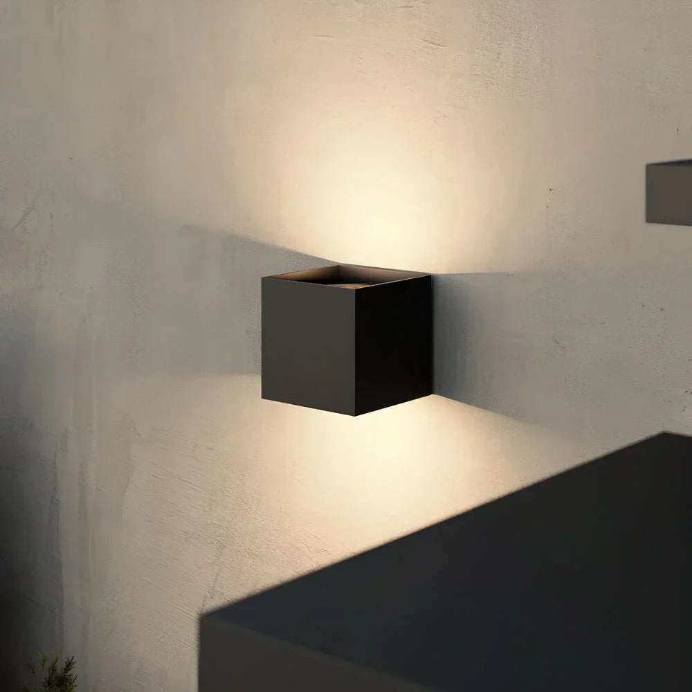 Sleek Metal LED Wall Light Noxord - Cofik