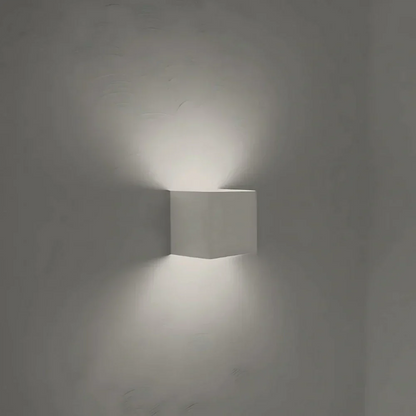 Sleek Metal LED Wall Light Noxord