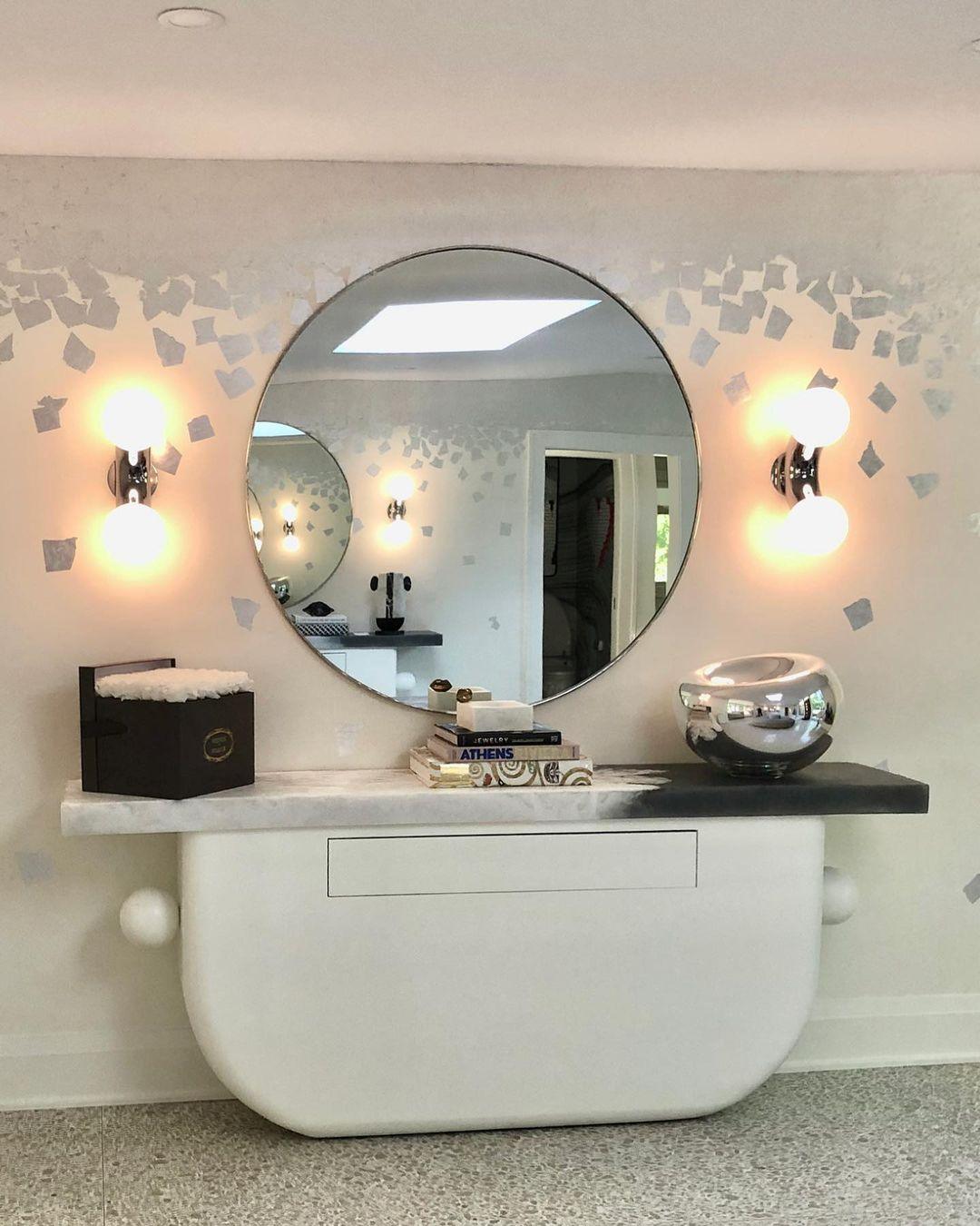 Elegant Mounted LED Wall Light