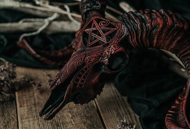 Decorative Ram Skull Figurine - Cofik