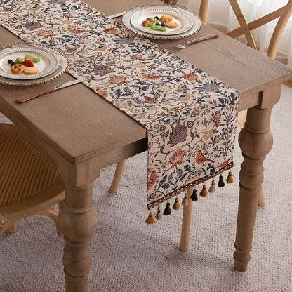 CLASSICLINENS – Elegant table runner with floral and bird motif