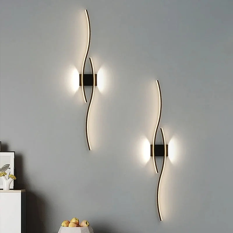 Sleek LED Wall Lamp – Contemporary Wave Design