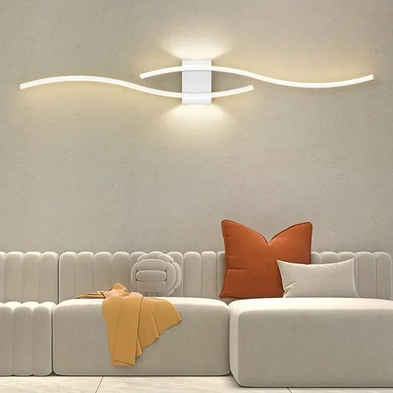 Sleek LED Wall Lamp – Contemporary Wave Design