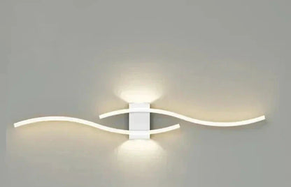 Sleek LED Wall Lamp – Contemporary Wave Design