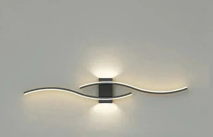 Sleek LED Wall Lamp – Contemporary Wave Design