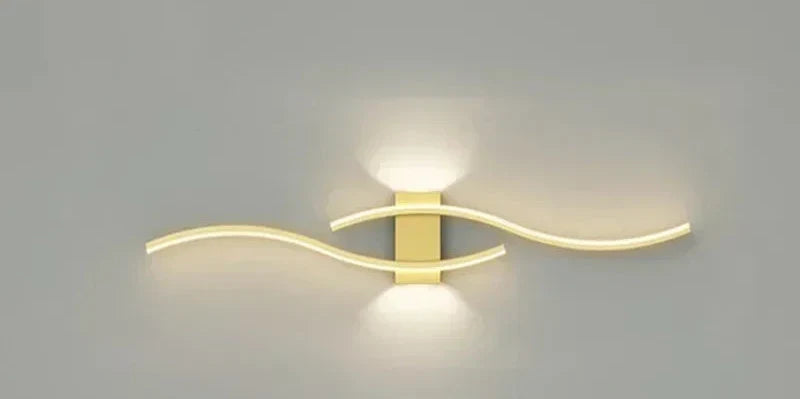 Sleek LED Wall Lamp – Contemporary Wave Design
