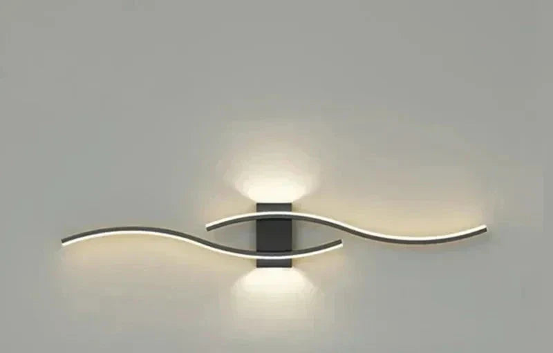Sleek LED Wall Lamp – Contemporary Wave Design