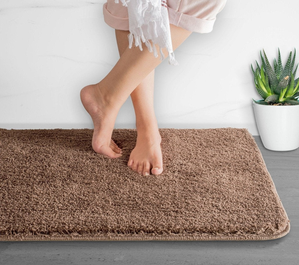Plush Microfiber Bath Mat with Non-Slip Backing