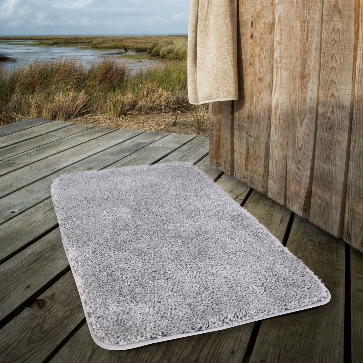Plush Microfiber Bath Mat with Non-Slip Backing