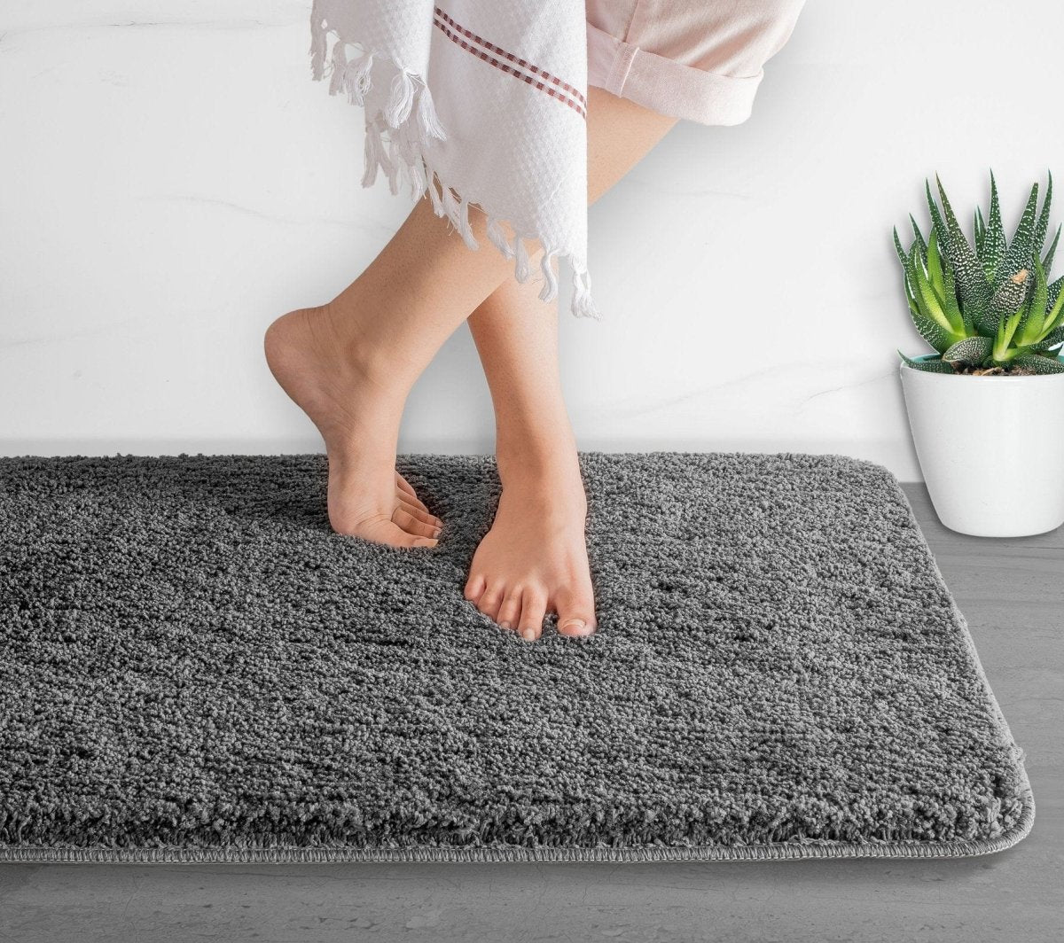 Plush Microfiber Bath Mat with Non-Slip Backing